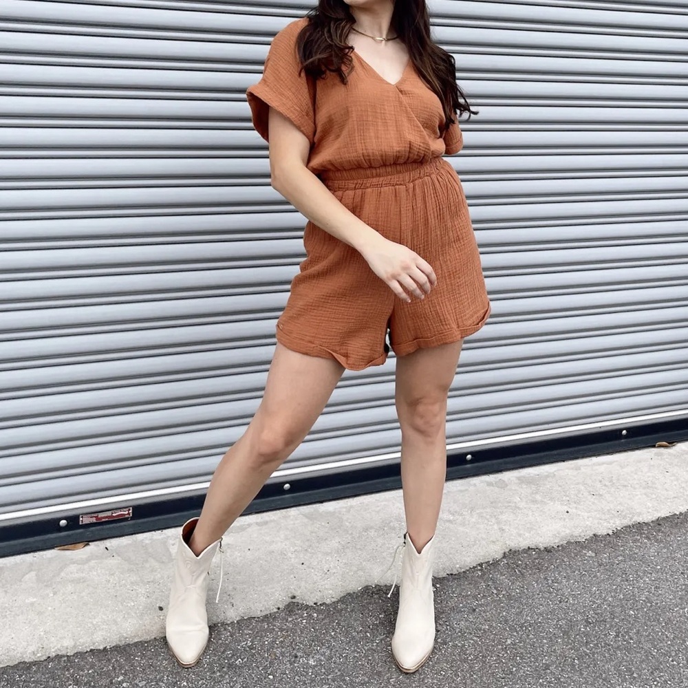 NWT LUSH Terracotta Short Sleeve Romper - Picture 2 of 3